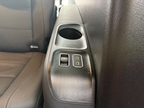 Used 2025 Mercedes-Benz GLS 450 4MATIC image 9