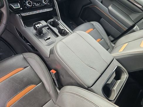 Used 2024 GMC Sierra 1500 AT4 w/ Technology Package AWD/4WD image 22