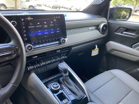 Used 2026 Chevrolet Colorado ZR2 w/ Technology Package AWD/4WD image 23