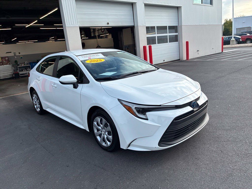 Used 2025 Toyota Corolla LE FWD image 1