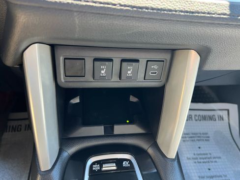 Used 2024 Toyota Corolla Cross AWD Hybrid image 20