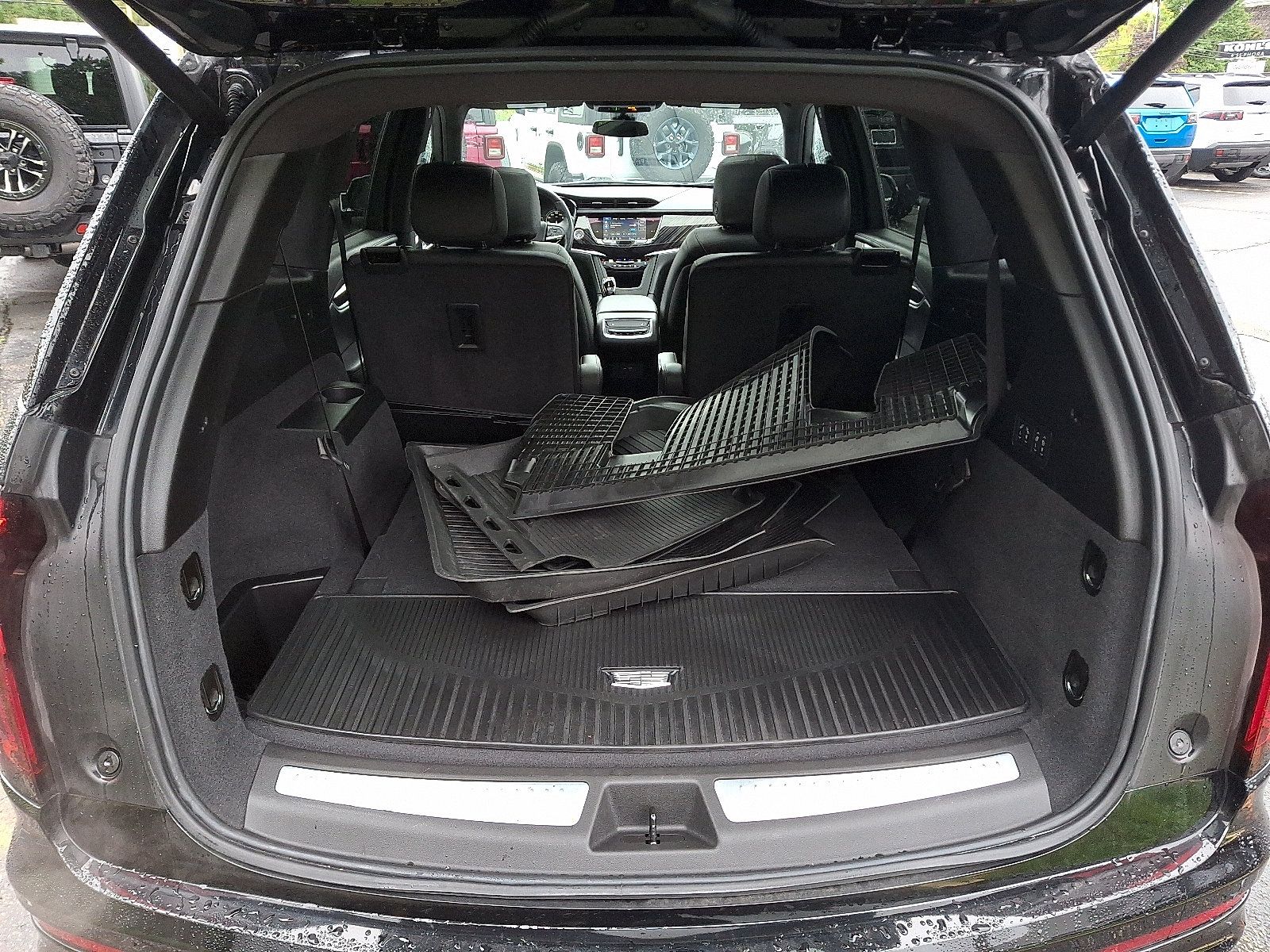 Used 2025 Cadillac XT6 Premium Luxury w/ LPO, Floor Liner Package FWD image 27