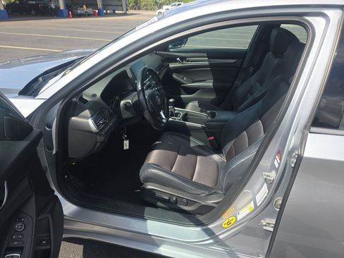 Used 2018 Honda Accord Sport image 10