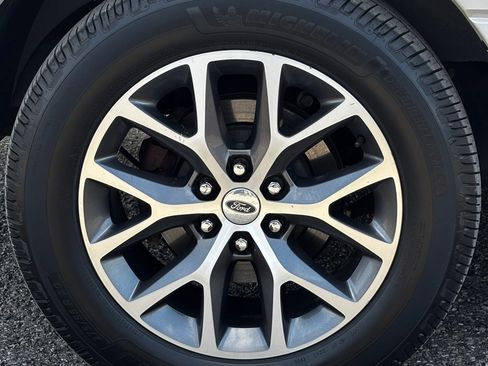 Used 2017 Ford Expedition XLT w/ Equipment Group 202A RWD image 31