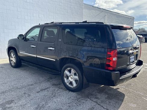 Used 2011 Chevrolet Suburban LTZ image 11