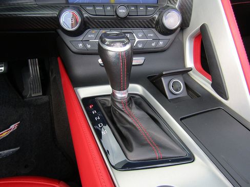 Used 2015 Chevrolet Corvette Z06 w/ 3LZ Preferred Equipment Group image 17