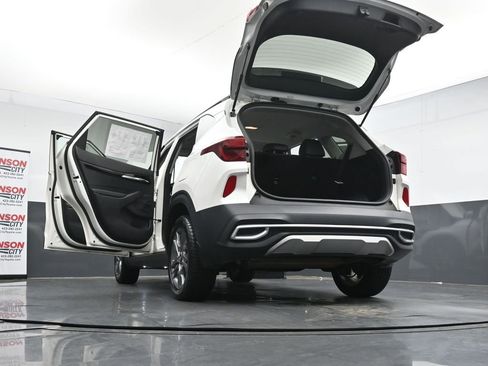 Used 2021 Kia Seltos S FWD image 41