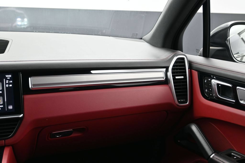 Certified 2023 Porsche Cayenne Platinum Edition AWD/4WD image 23