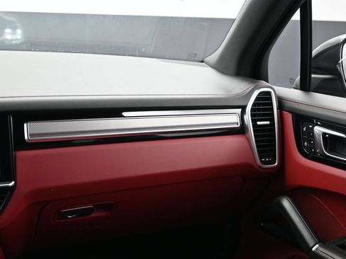 Certified 2023 Porsche Cayenne Platinum Edition AWD/4WD image 23