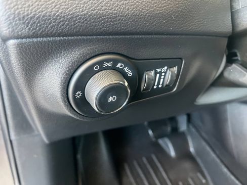 Used 2018 Jeep Compass Latitude w/ Cold Weather Group AWD/4WD image 53