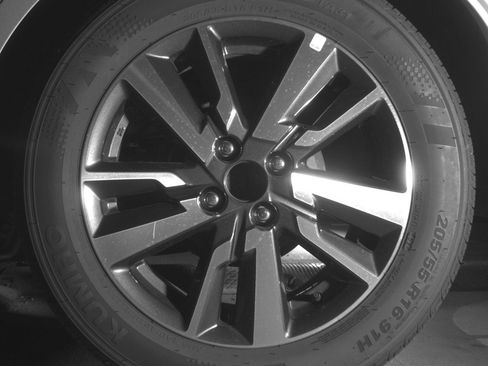 Used 2025 Nissan Versa SV image 14