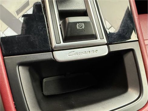 Used 2022 Porsche Cayenne E-Hybrid w/ Premium Plus Package image 25