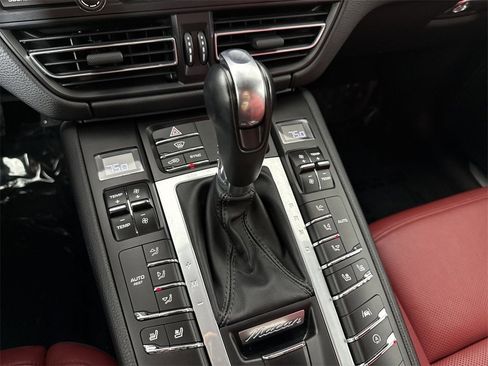 Certified 2021 Porsche Macan S image 33