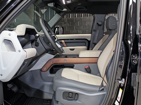 Used 2023 Land Rover Defender 110 X-Dynamic SE AWD/4WD image 33