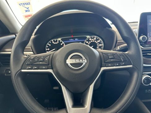 Used 2024 Nissan Altima 2.5 SV FWD image 21