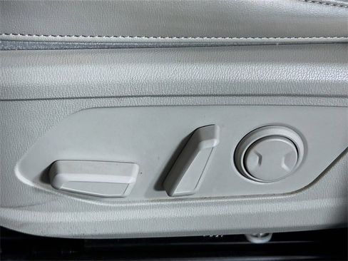 Used 2023 Kia Sorento S image 19