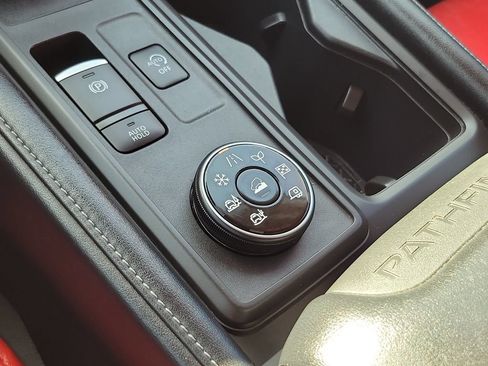 Used 2023 Nissan Pathfinder S AWD/4WD image 28