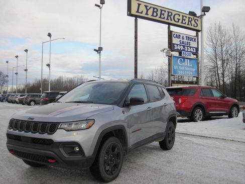 Used 2023 Jeep Compass Trailhawk image 1