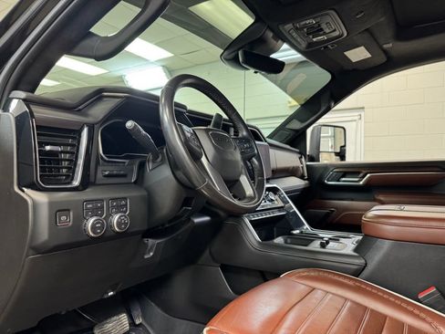 Used 2024 GMC Sierra 2500 Denali Ultimate AWD/4WD image 14