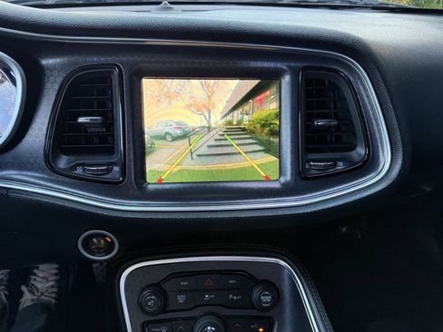 Used 2016 Dodge Challenger R/T Scat Pack w/ Leather Interior Group image 22