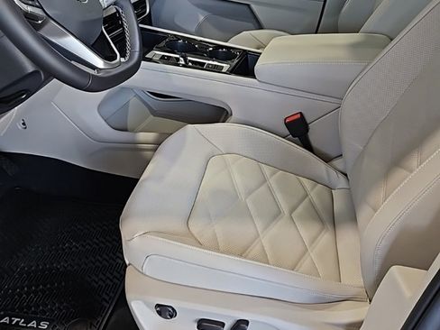 New 2026 Volkswagen Atlas SE image 30