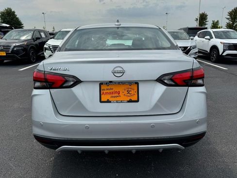 Used 2025 Nissan Versa SV FWD image 4