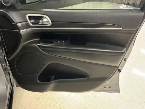 Used 2018 Jeep Grand Cherokee Limited AWD/4WD image 30