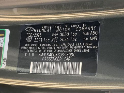 Used 2025 Hyundai Elantra SEL image 32