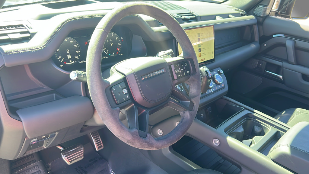Used 2023 Land Rover Defender 110 V8 AWD/4WD image 4