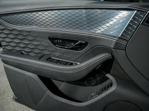 New 2025 Bentley Flying Spur Plug-In Hybrid image 30