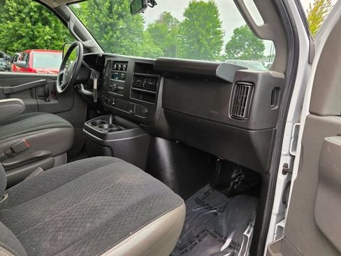 Used 2022 GMC Savana 2500 w/ Driver Convenience Package RWD image 9