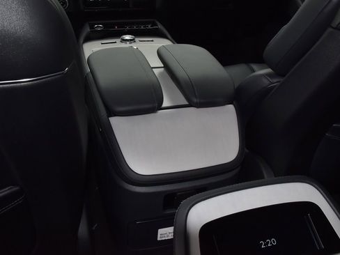 New 2026 Lincoln Navigator Reserve AWD/4WD image 19