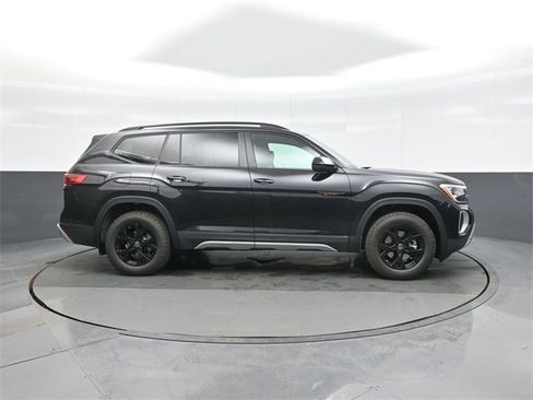 New 2026 Volkswagen Atlas Peak Edition image 8