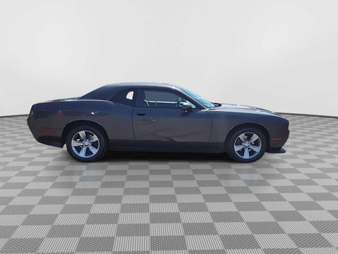 Used 2016 Dodge Challenger SXT image 9