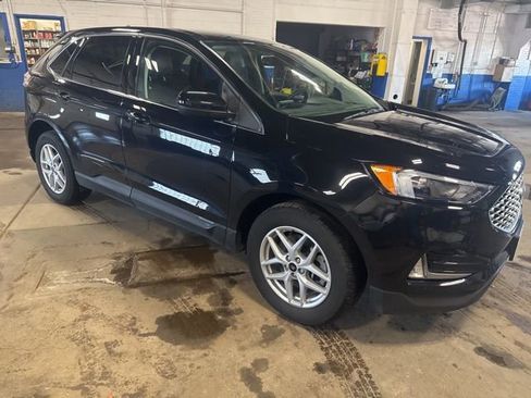 Used 2024 Ford Edge SEL w/ Convenience Package image 3