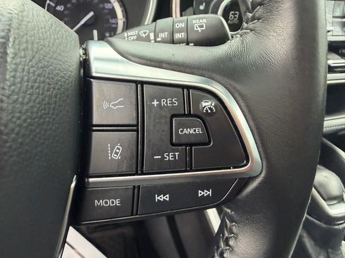 Used 2020 Toyota Highlander XLE AWD/4WD image 22