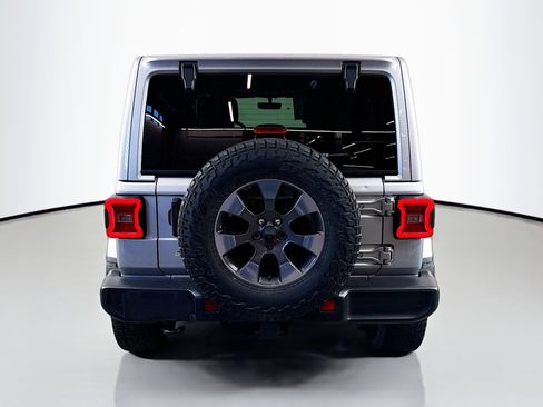Used 2018 Jeep Wrangler Unlimited Sahara AWD/4WD image 6