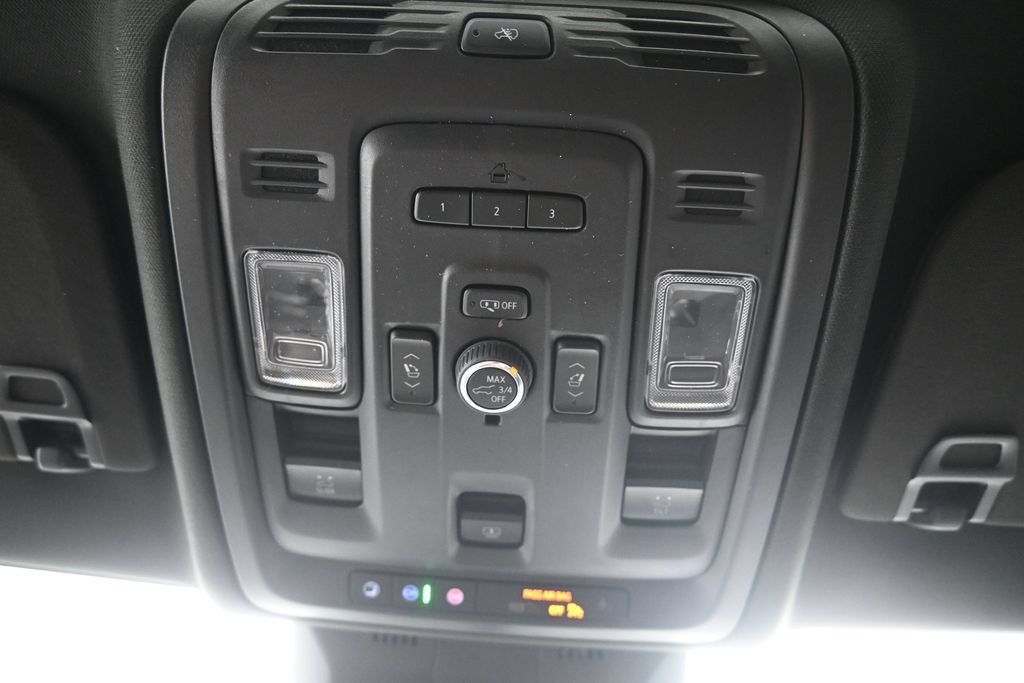 Used 2022 Cadillac Escalade ESV Premium Luxury w/ Performance Package AWD/4WD image 23