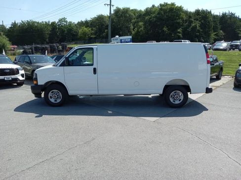 Used 2026 GMC Savana 2500 Extended w/ Driver Convenience Package RWD image 4