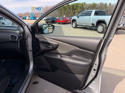 Used 2019 Nissan Murano S AWD/4WD image 17