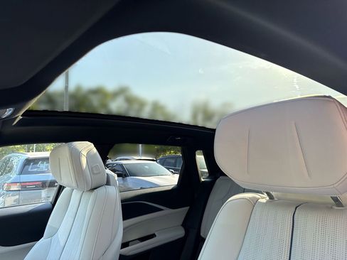 Used 2024 Cadillac Lyriq Luxury AWD/4WD image 16