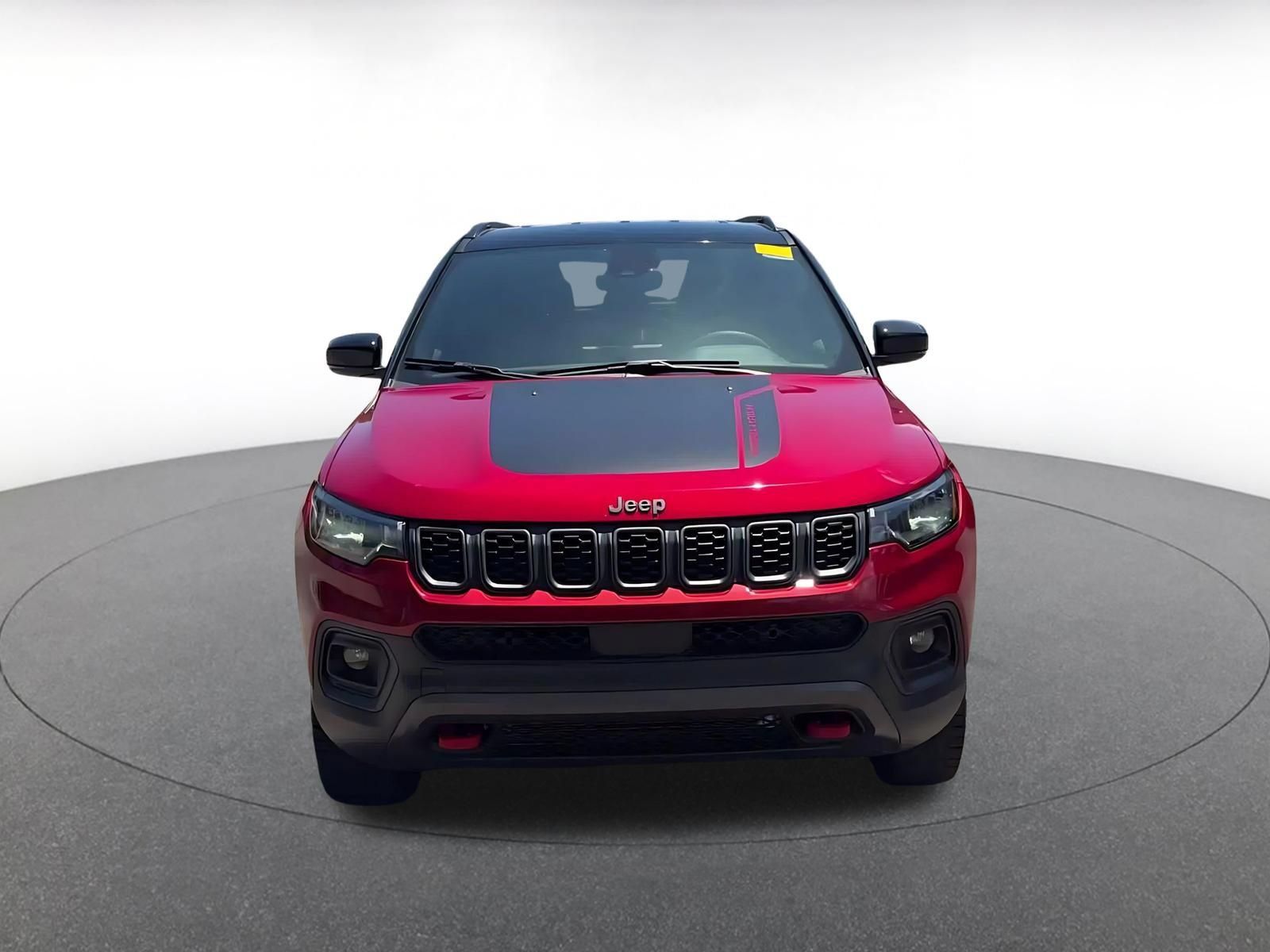 Used 2025 Jeep Compass Trailhawk AWD/4WD image 3
