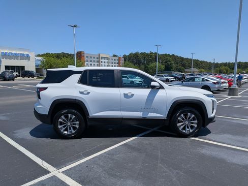 Used 2026 Chevrolet Equinox LT FWD image 2
