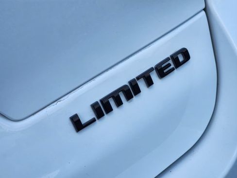 Used 2024 Jeep Grand Cherokee L Limited w/ Luxury Tech Group II AWD/4WD image 12