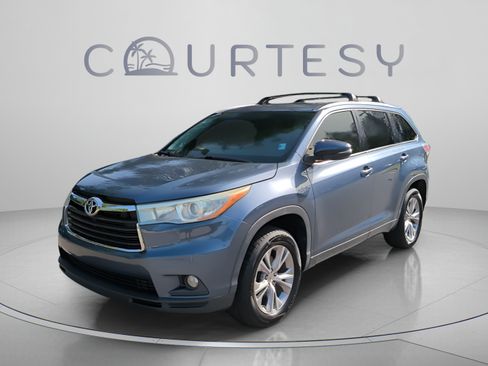 Used 2015 Toyota Highlander XLE FWD image 1