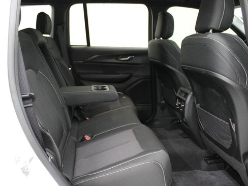 Used 2025 Jeep Grand Cherokee Laredo X image 11