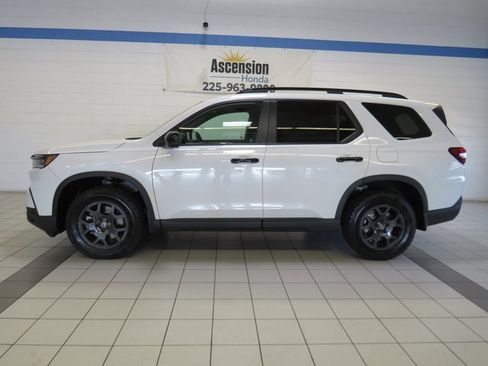 New 2025 Honda Pilot TrailSport image 10