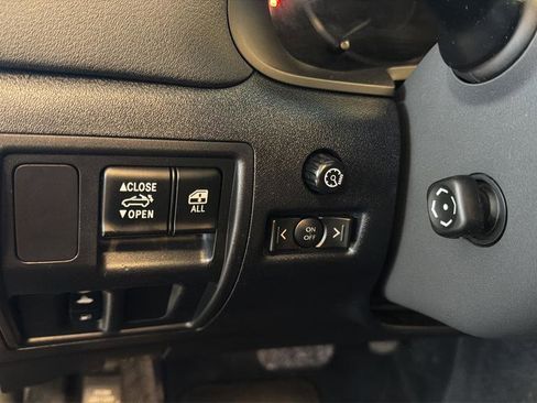 Used 2011 Lexus IS 250C w/ Luxury Pkg image 26