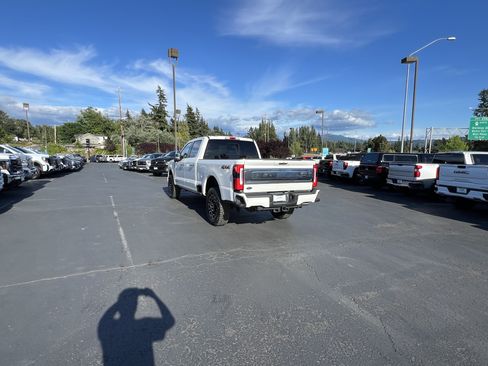 Used 2023 Ford F350 Platinum AWD/4WD image 4