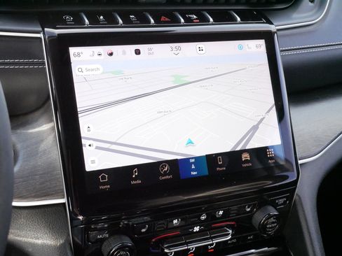 Used 2023 Jeep Grand Cherokee L Limited w/ Luxury Tech Group II image 22